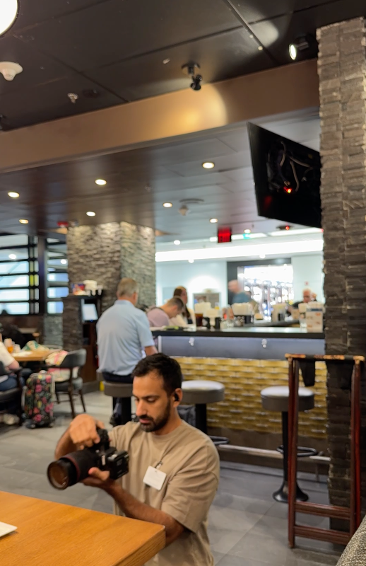 Luis Cano capturing award-winning gastronomic photography and luxury restaurant atmosphere with professional lighting and styling.