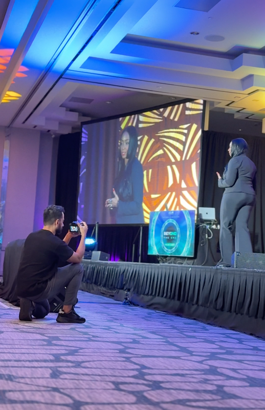 Advertising photographer Luis Cano capturing large-scale corporate events with a cinematic and brand-focused vision.