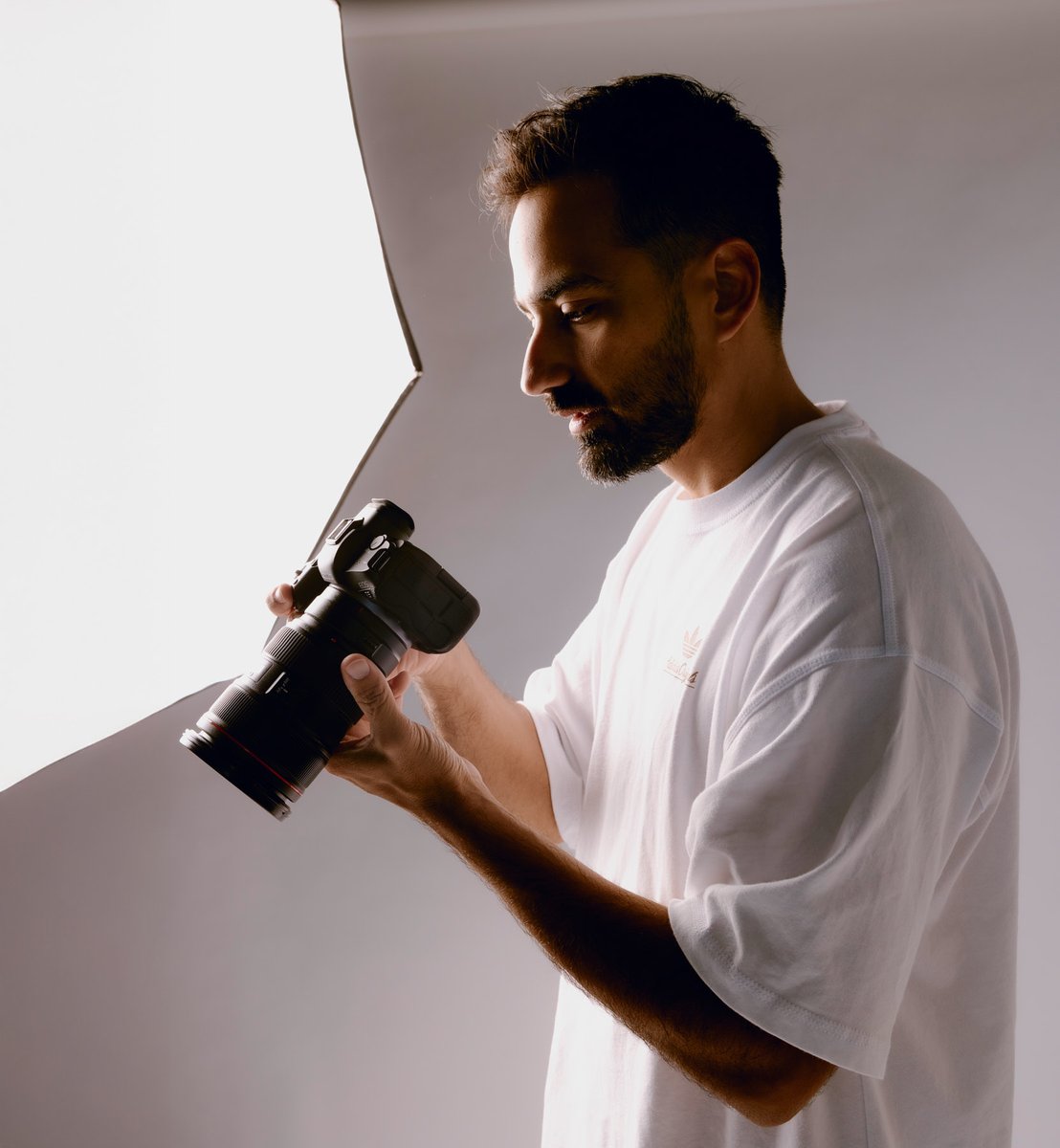 Luis Cano — Miami advertising photographer and creative director on production set