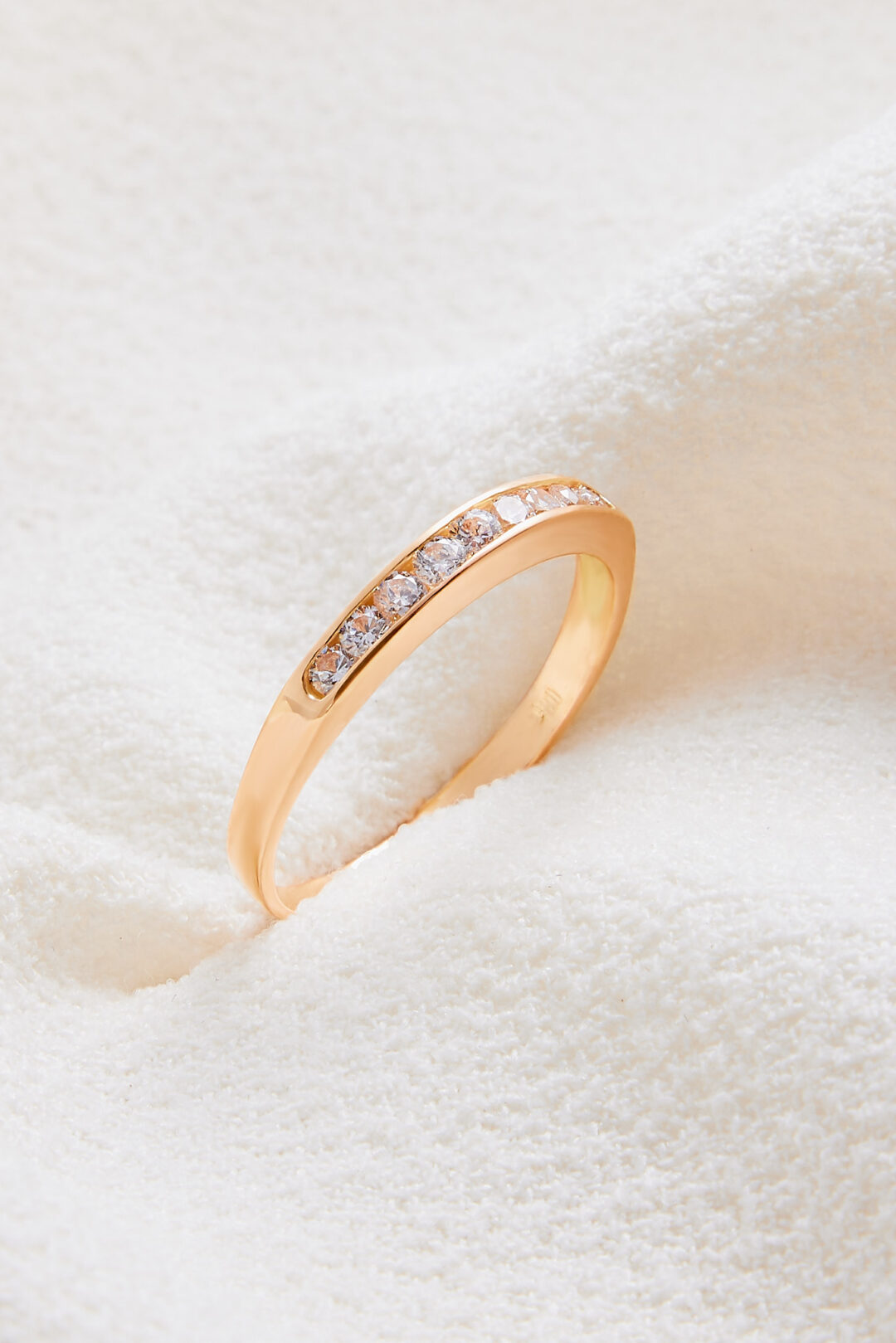 Documentary and product photography of artisanal jewelry making process and luxury gold and silver pieces in Villa Maria Cordoba.