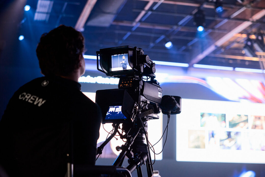 Comprehensive event photography coverage for RenderCon in Los Angeles, capturing keynote speakers, creative workshops, and high-level networking by commercial photographer Luis Cano. Action photography of live creative shows at RenderCon LA, showcasing expert low-light handling and technical precision.
