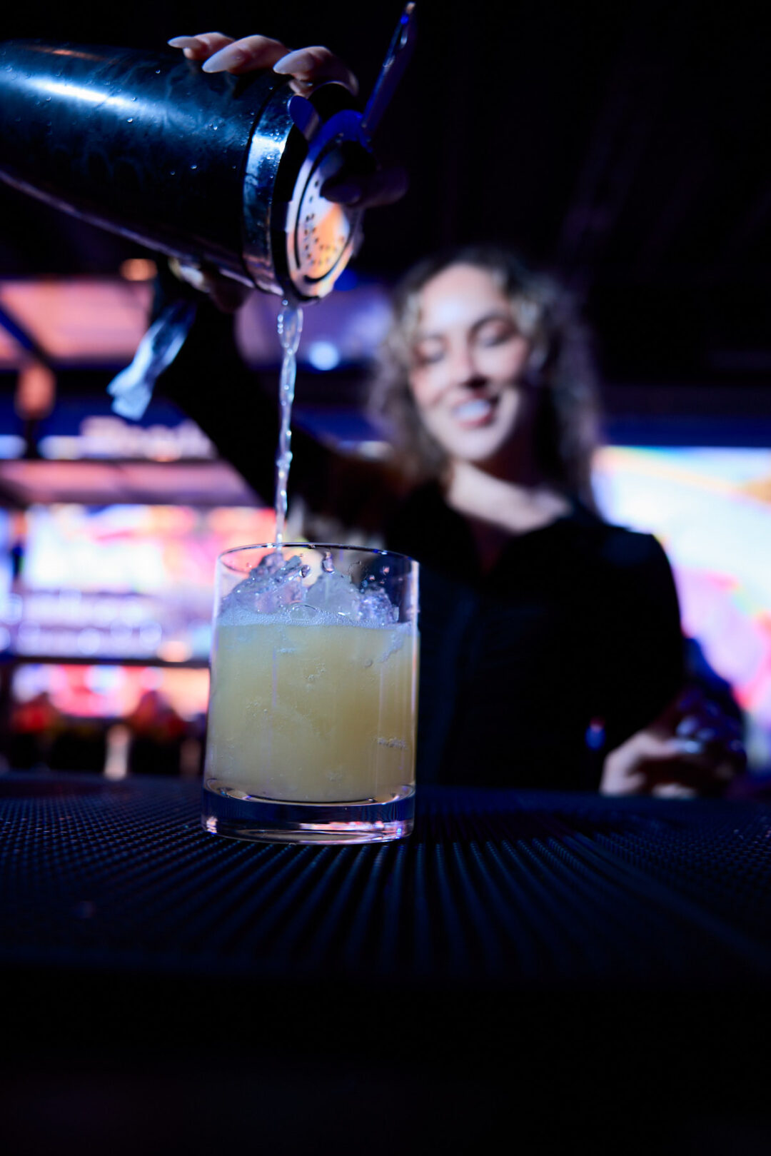Comprehensive event photography coverage for RenderCon in Los Angeles, capturing keynote speakers, creative workshops, and high-level networking by commercial photographer Luis Cano. Action photography of live creative shows at RenderCon LA, showcasing expert low-light handling and technical precision.