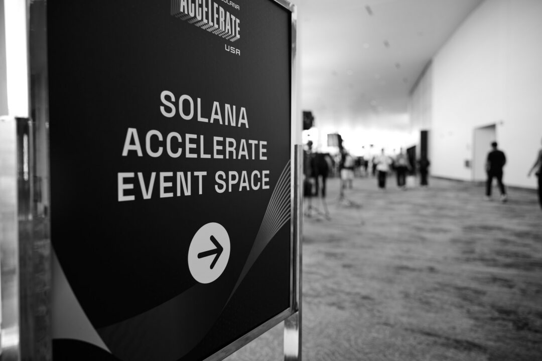 Comprehensive multi-day event photography for Solana Miami. High-speed digital tech workflow and real-time delivery by a professional team led by Luis Cano. Professional event photography for Solana Miami by Luis Cano and TAMZ Agency, featuring high-end tech branding, real-time digital tech workflow, and executive networking.
