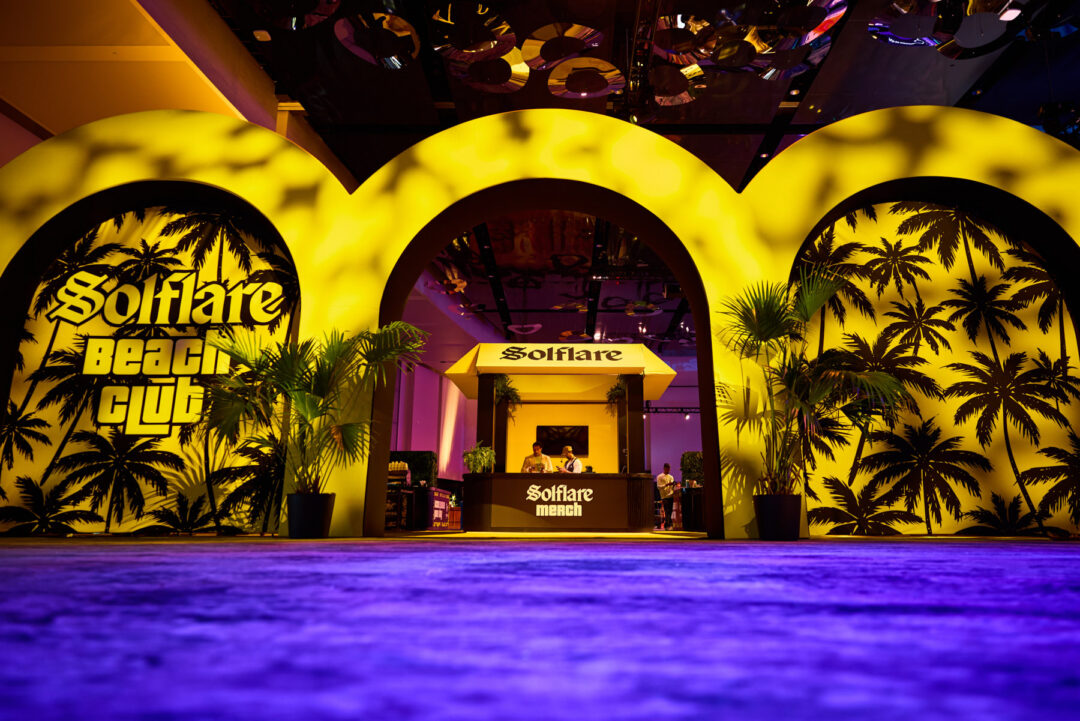 Comprehensive multi-day event photography for Solana Miami. High-speed digital tech workflow and real-time delivery by a professional team led by Luis Cano. Professional event photography for Solana Miami by Luis Cano and TAMZ Agency, featuring high-end tech branding, real-time digital tech workflow, and executive networking.